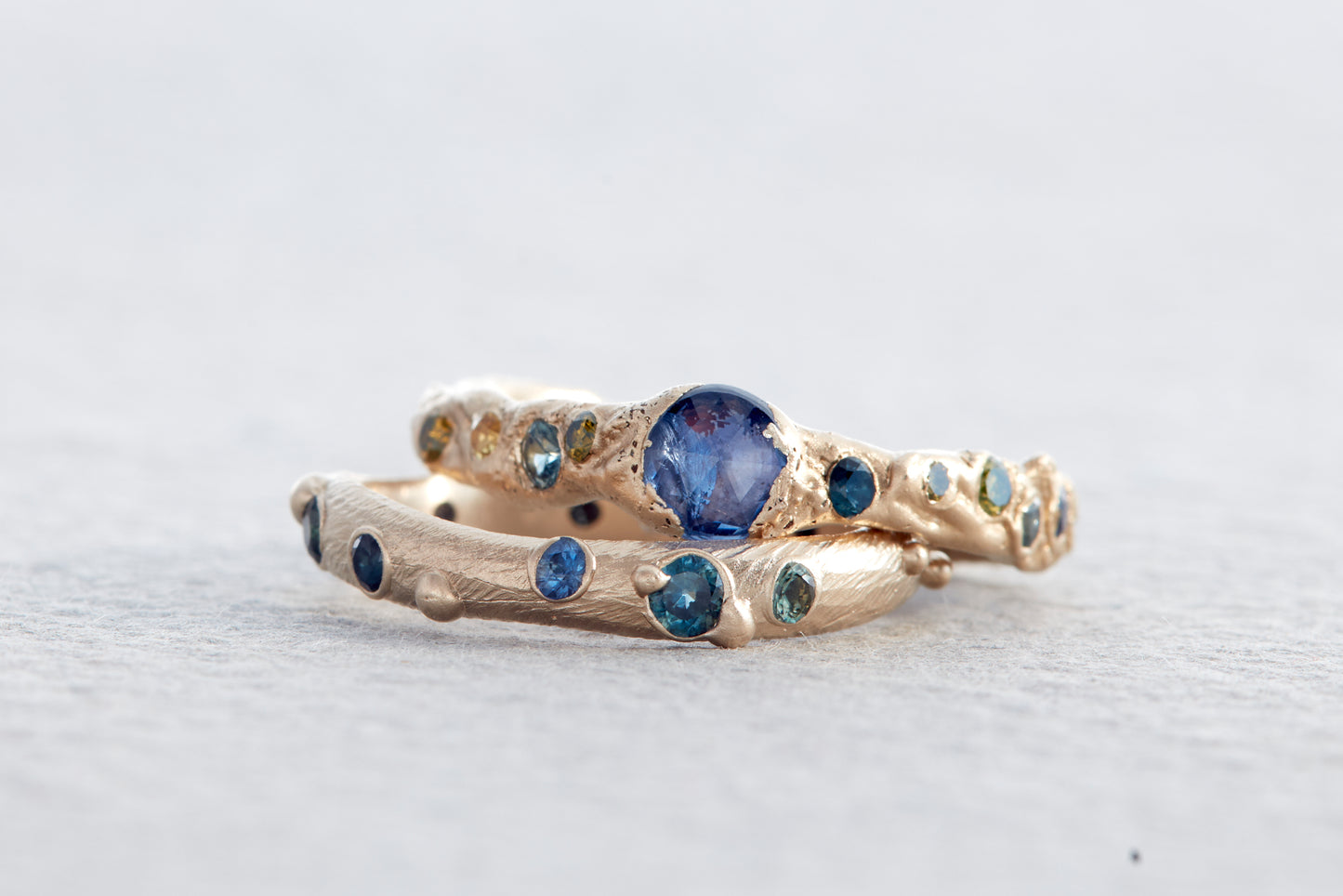 Mind Sky Gold Ring with Sapphires 3mm