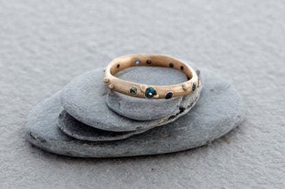 Mind Sky Gold Ring with Sapphires 3mm